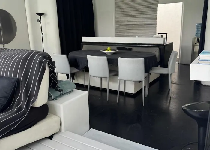 With 2 Bedrooms & Private Bathrooms Near To The Seminyak