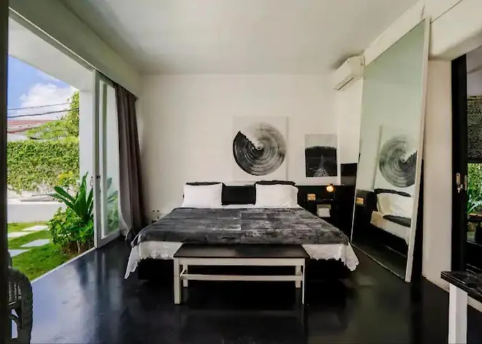 With 2 Bedrooms & Private Bathrooms Near To The Seminyak