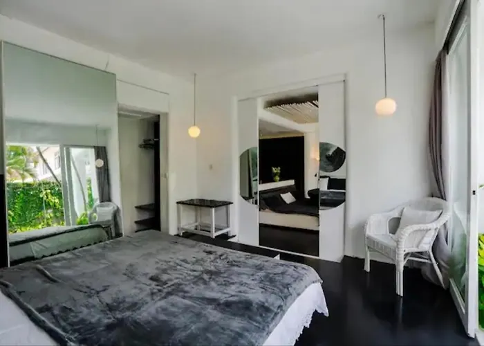 With 2 Bedrooms & Private Bathrooms Near To The Casa vacanze *