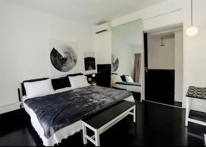 With 2 Bedrooms & Private Bathrooms Near To The Casa vacanze *