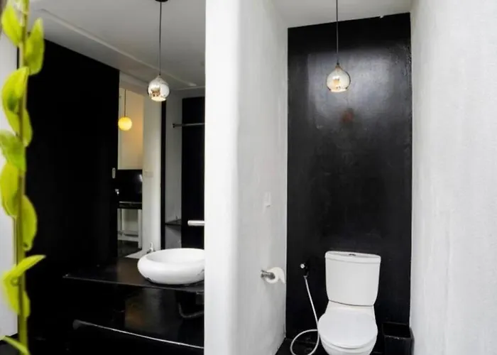 With 2 Bedrooms & Private Bathrooms Near To The *